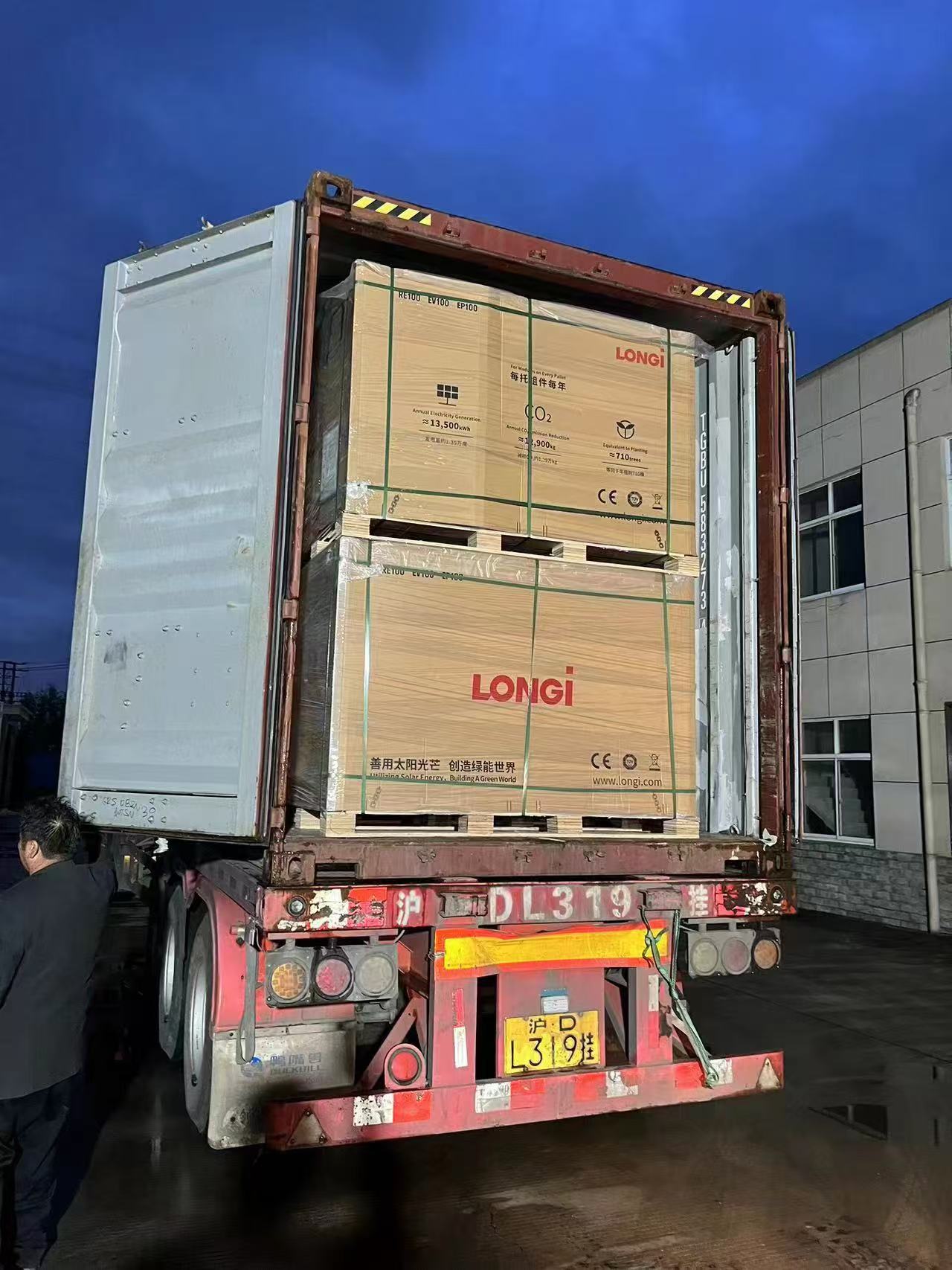 Night shipment — LONGi modules